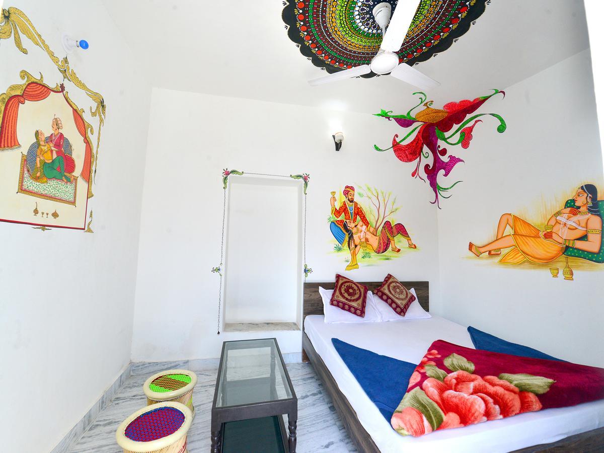 L G Guest House Jodhpur  Bilik gambar