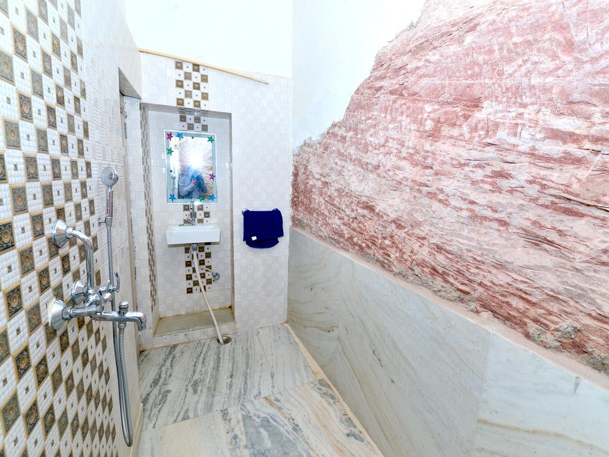 L G Guest House Jodhpur  Bilik gambar