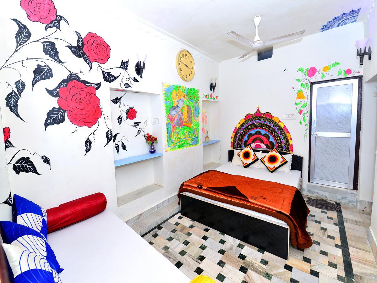 L G Guest House Jodhpur  Bilik gambar