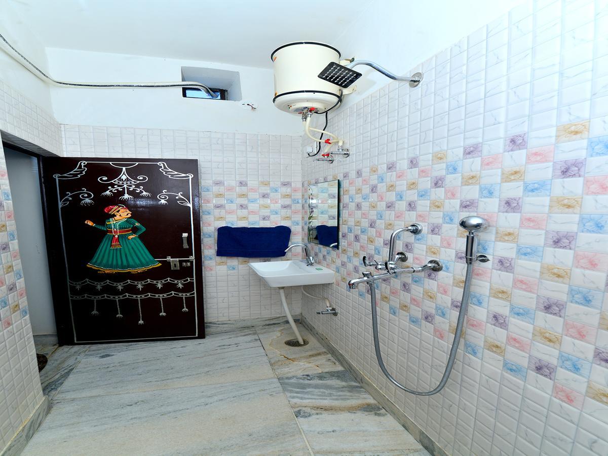 L G Guest House Jodhpur  Bilik gambar