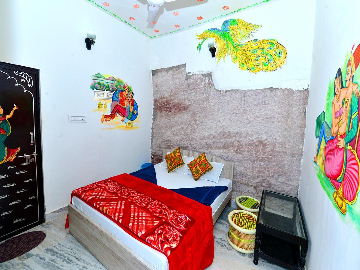 L G Guest House Jodhpur  Bilik gambar